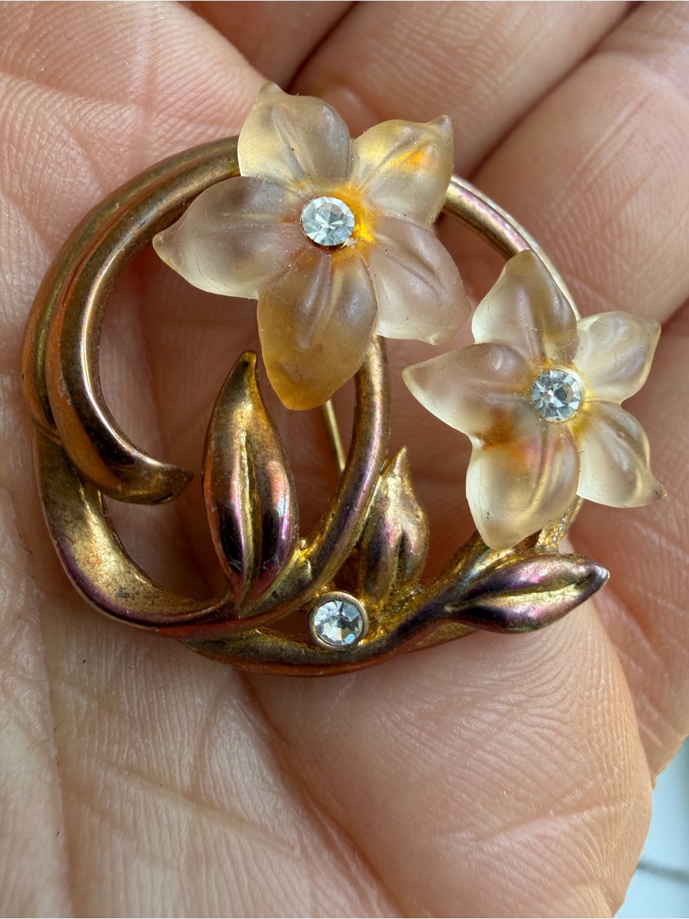 Vintage Star Ring Mfg Co Floral Lucite Rhinestone Brooch Pin